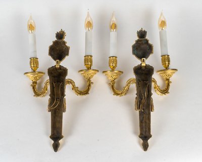 Paire d’Appliques en Bronze Ciselé et Doré à Deux Bras de Lumières d’Époque Louis XVI vers 1780