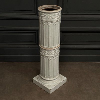 19th century Bavent ceramic column with fluting and shower foot