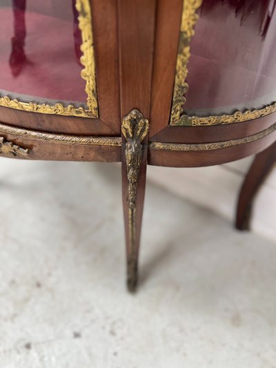 Napoleon III-style display cabinet in mahogany and veneer It opens with a curved glass door on the front.