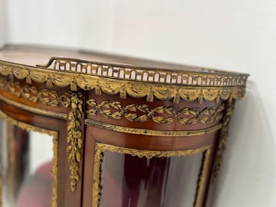 Napoleon III-style display cabinet in mahogany and veneer It opens with a curved glass door on the front.