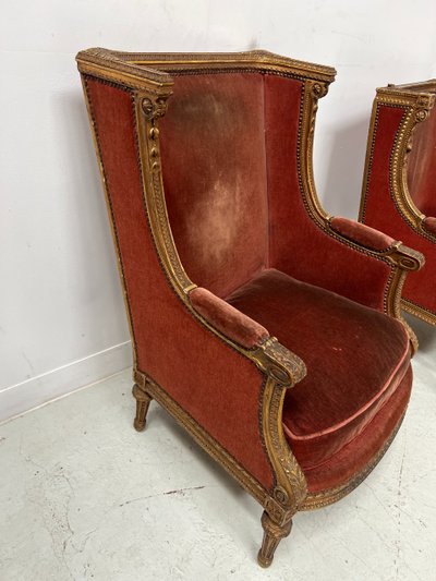 Deux bergères a oreilles de style Louis XVI en bois doré XX siècle