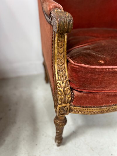 Deux bergères a oreilles de style Louis XVI en bois doré XX siècle