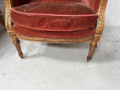 Deux bergères a oreilles de style Louis XVI en bois doré XX siècle