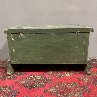 Coffre ancien peint du XIXe siècle