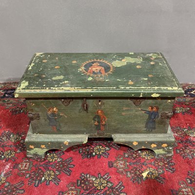 Coffre ancien peint du XIXe siècle