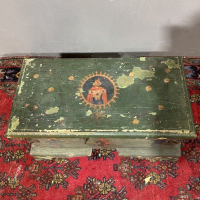 Coffre ancien peint du XIXe siècle
