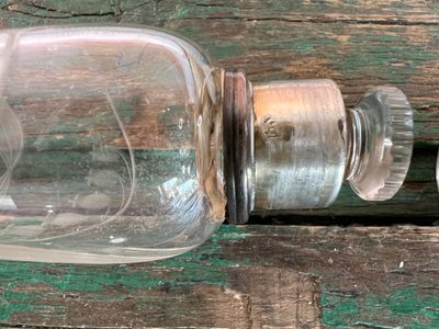 Flacon à liqueur Art Nouveau en cristal gravé et argent massif – Poinçon Minerve – France, XIXe