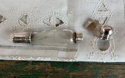 Flacon à liqueur Art Nouveau en cristal gravé et argent massif – Poinçon Minerve – France, XIXe