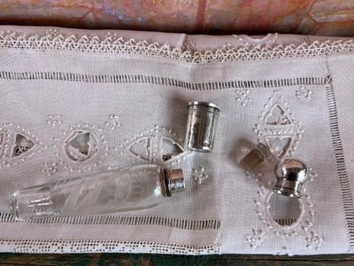 Flacon à liqueur Art Nouveau en cristal gravé et argent massif – Poinçon Minerve – France, XIXe