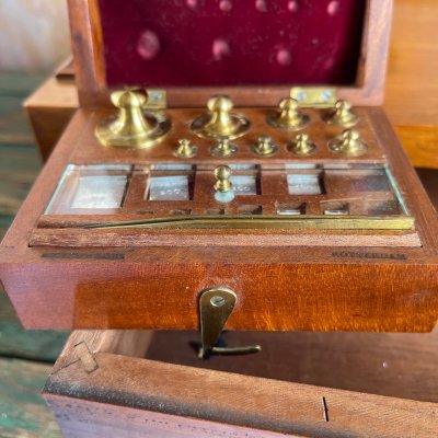 Pharmacy scale - Becker's Sons - 1889 - Complete with original weights