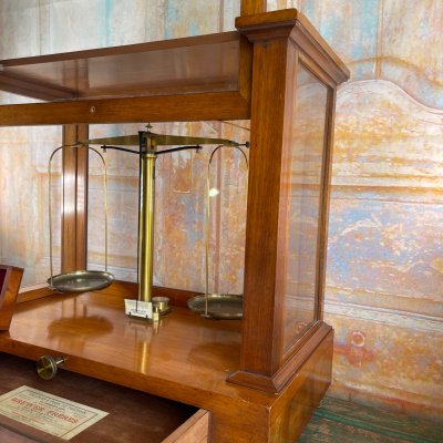 Pharmacy scale - Becker's Sons - 1889 - Complete with original weights