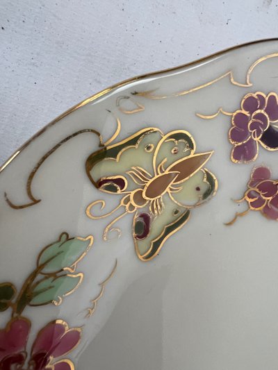 Set di 12 piatti da dessert e 2 piatti grandi - Porcelaine Zsolnay Pécs - Farfalla con disegno floreale