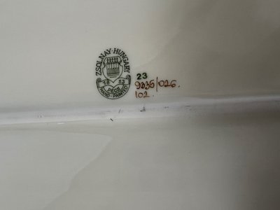 Set di 12 piatti da dessert e 2 piatti grandi - Porcelaine Zsolnay Pécs - Farfalla con disegno floreale