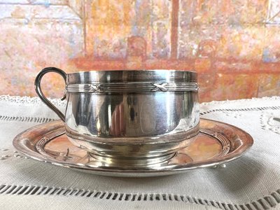 Tazza e piattino in argento massiccio - Maison Boulenger - Monogramma - Punzone Minerve - Fine XIX sec.