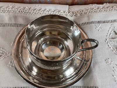 Tazza e piattino in argento massiccio - Maison Boulenger - Monogramma - Punzone Minerve - Fine XIX sec.