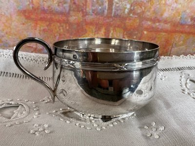 Tazza e piattino in argento massiccio - Maison Boulenger - Monogramma - Punzone Minerve - Fine XIX sec.