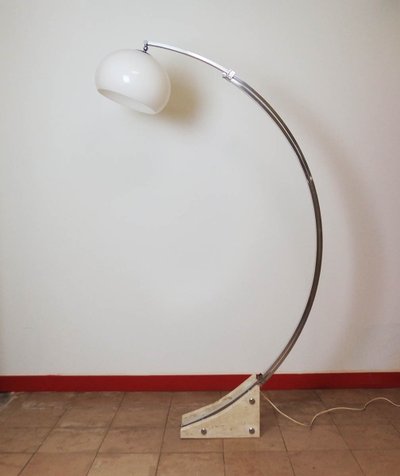 Lampada da terra "Arc" di Harvey Guzzini