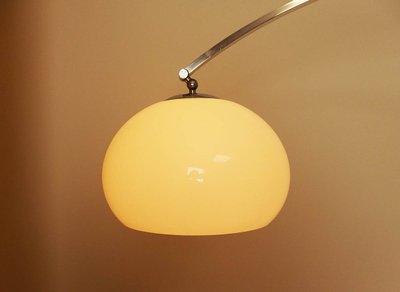 Lampada da terra "Arc" di Harvey Guzzini