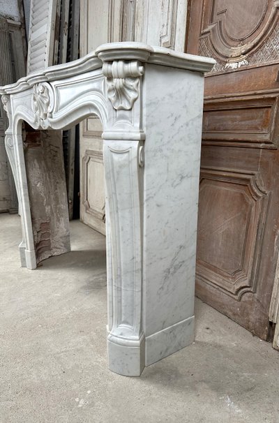Kamin in Weiß Stil Louis XV Epoche 19.