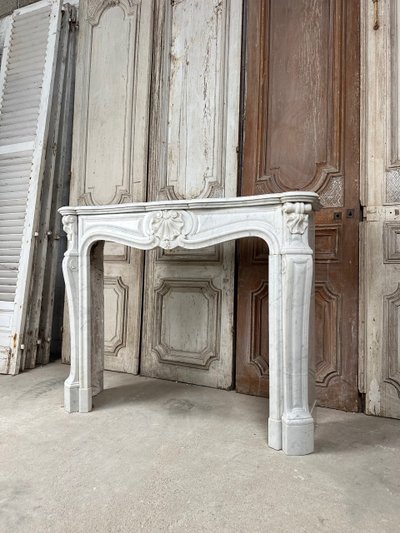 Kamin in Weiß Stil Louis XV Epoche 19.