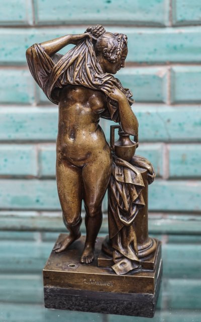 A. MAILLOL - PRADIER James 1790-1852, dopo, Femme ôtant sa chemise, bronzo