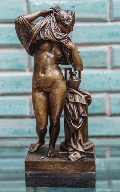 A. MAILLOL - PRADIER James 1790-1852, dopo, Femme ôtant sa chemise, bronzo