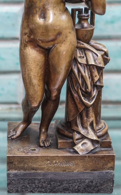 A. MAILLOL - PRADIER James 1790-1852, dopo, Femme ôtant sa chemise, bronzo