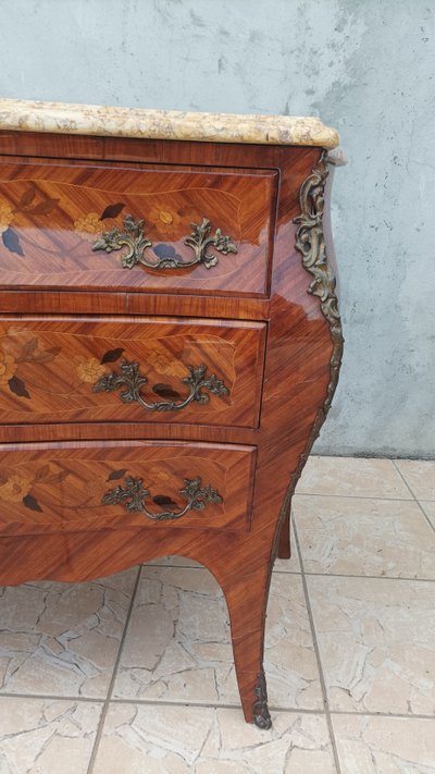 Cassettone curvo Luigi XV in palissandro intarsiato