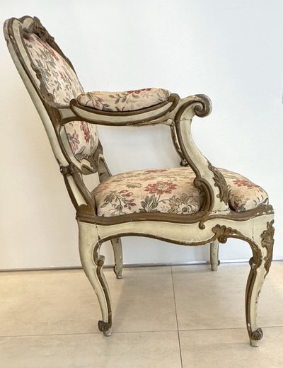 Deux fauteuils en bois laqué et doré, Lombardie, XVIIIe siècle