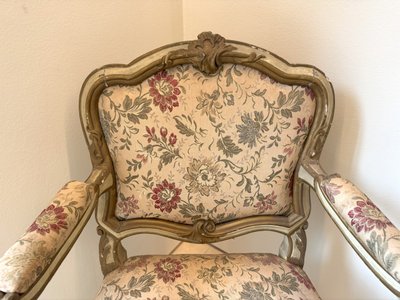 Deux fauteuils en bois laqué et doré, Lombardie, XVIIIe siècle