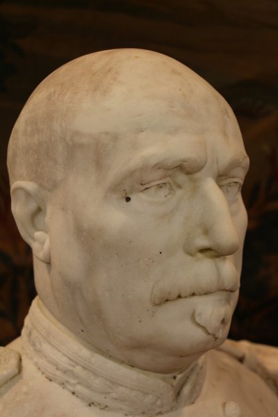 grande busto di generale in marmo di Carrara, firmato D.Trentacoste 1873