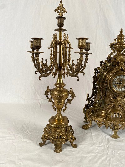 Large Louis XV style bronze mantelpiece, 20th century