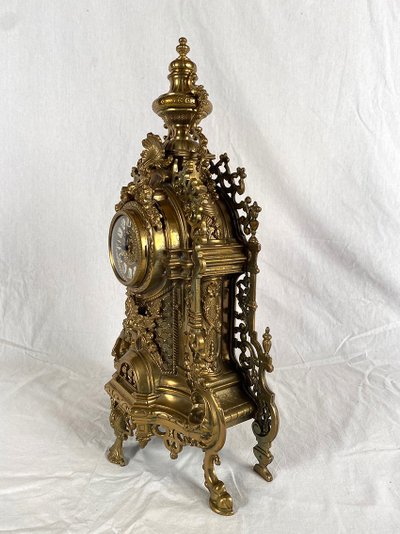 Large Louis XV style bronze mantelpiece, 20th century