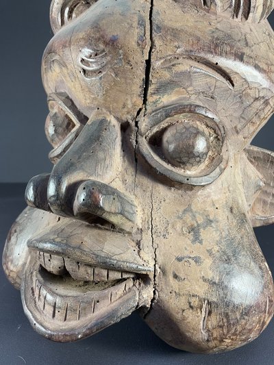 Camerou, Peuple Bamiléké, Région de Baleng, masque Heaume, première moitié du XXème siècle.