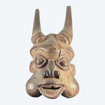 Camerou, Peuple Bamiléké, Région de Baleng, masque Heaume, première moitié du XXème siècle.