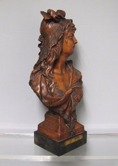 Buste Art Nouveau De Jeune Femme En Terre Cuite Vers 1900. 