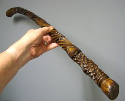 Canne d'Art Populaire En Bois Sculpté.