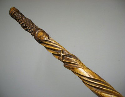 Canne d'Art Populaire En Bois Sculpté.