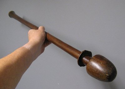 Phallische Keulen. Rätsel der Kanak. Neukaledonien.