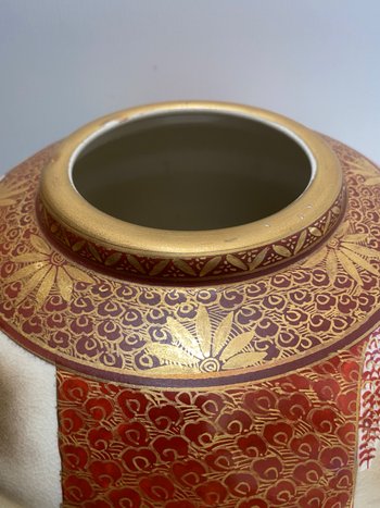 SATZUMA EARTHENWARE VASE FROM JAPAN