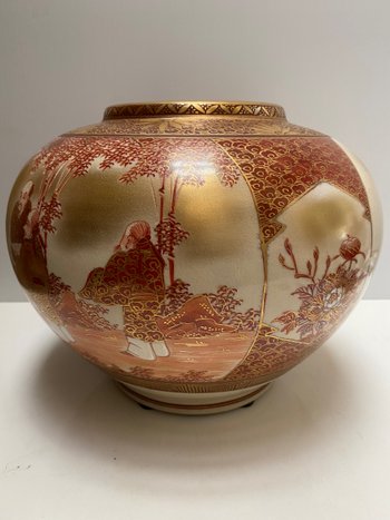 SATZUMA EARTHENWARE VASE FROM JAPAN