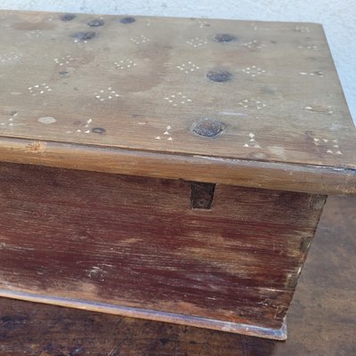 Cassapanca in legno con intarsi in madreperla, Siria, XIX secolo