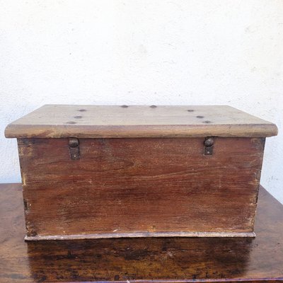 Cassapanca in legno con intarsi in madreperla, Siria, XIX secolo