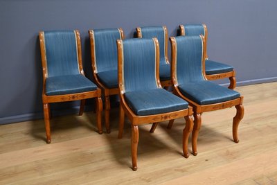 Suite de 6 Chaises en Erable et Merisier, style Charles X – Milieu XXe