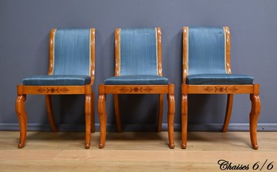Suite de 6 Chaises en Erable et Merisier, style Charles X – Milieu XXe