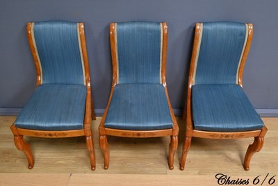 Suite de 6 Chaises en Erable et Merisier, style Charles X – Milieu XXe