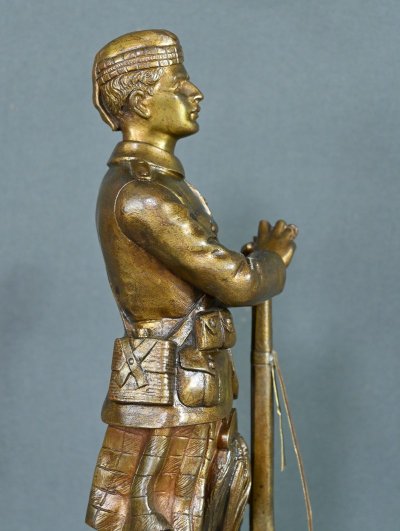Fante scozzese in bronzo, firmato E.Carlier - Inizio XX secolo
