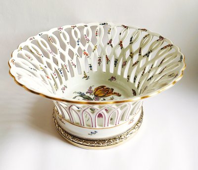 Tazza traforata in porcellana di Dresda Germania XIX secolo