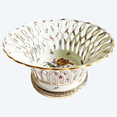 Tazza traforata in porcellana di Dresda Germania XIX secolo