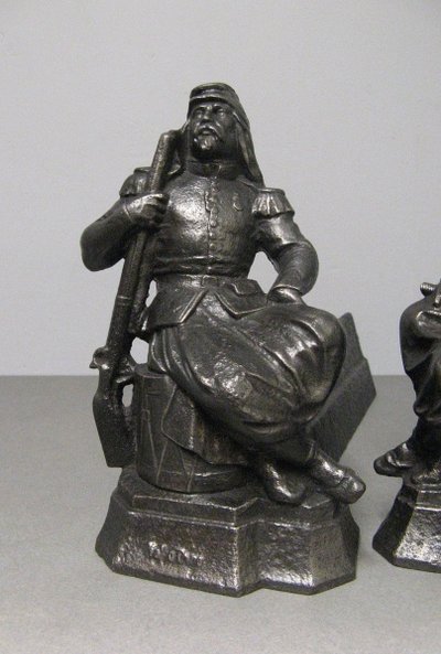 Pair De Chenets Aux Zouaves.